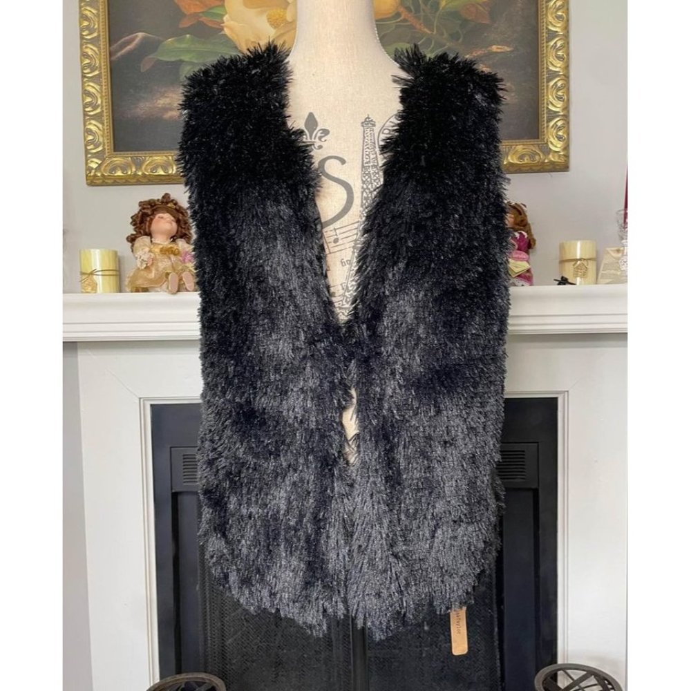 Justin & Taylor Women’s Black Shaggy Vest Size Large